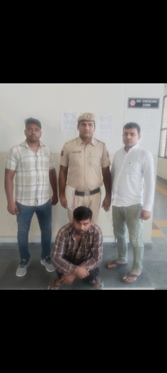 गाड़ी का टिपट्रेलर चोरी करने की घटना में संलिप्त आरोपी को किया गिरफ्तार, न्यायालय में किया पेश